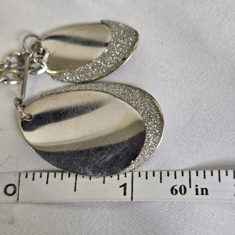 Silver Tone Glitter Overlapping Oval Pendant‎ Necklace, 19